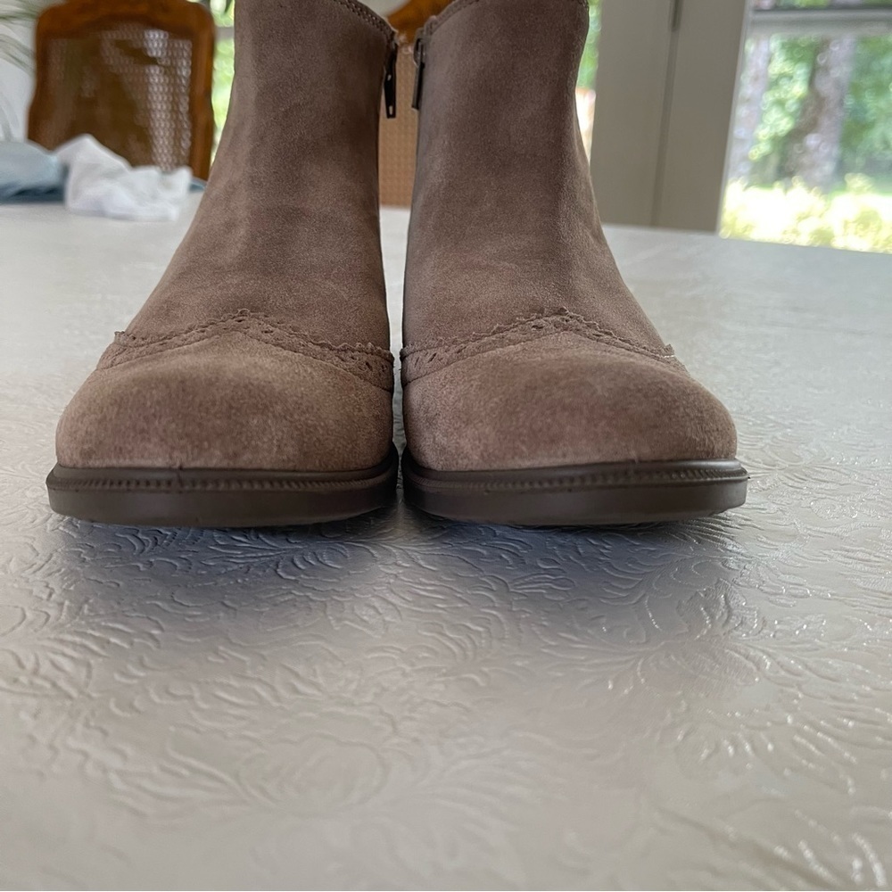 NWOB Hotter County Chelsea Boot Tan Suede US Size 9 - Picture 6 of 16